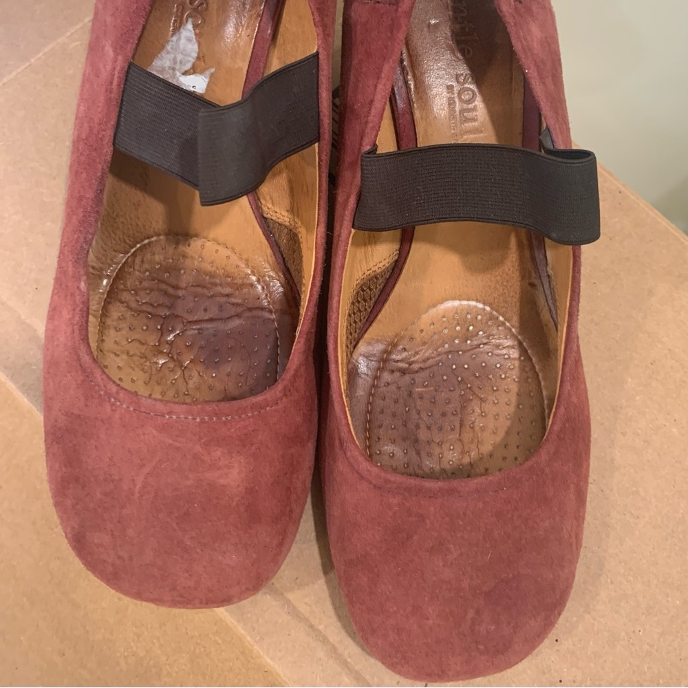 3/$15 Gentle Souls Red Flats with Elastic Strap